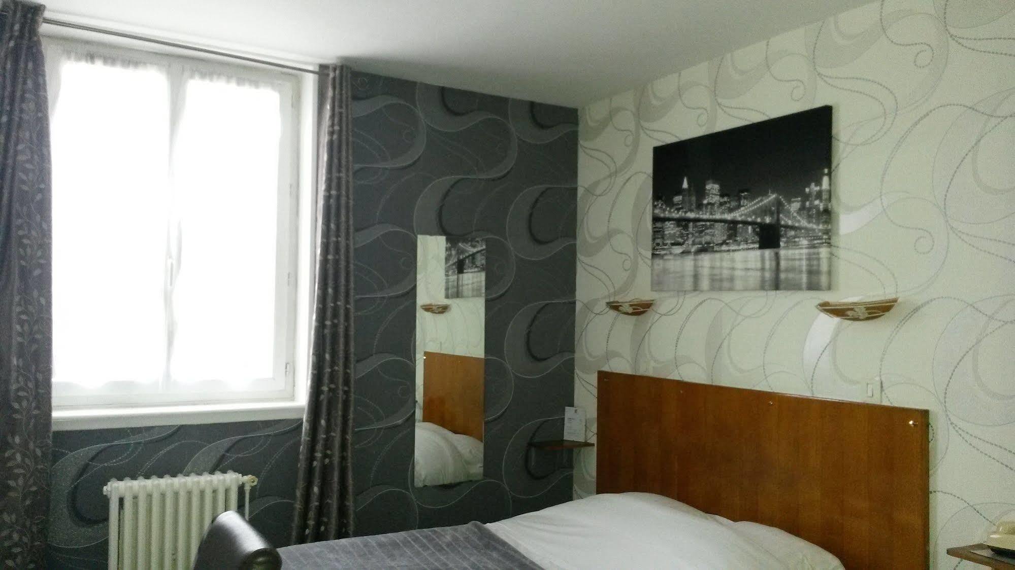 Charleville-Mézières Hotel De Paris מראה חיצוני תמונה