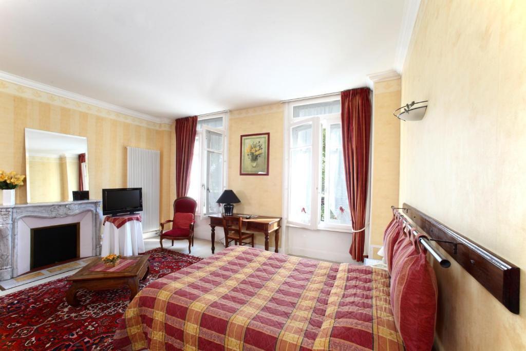 Charleville-Mézières Hotel De Paris חדר תמונה
